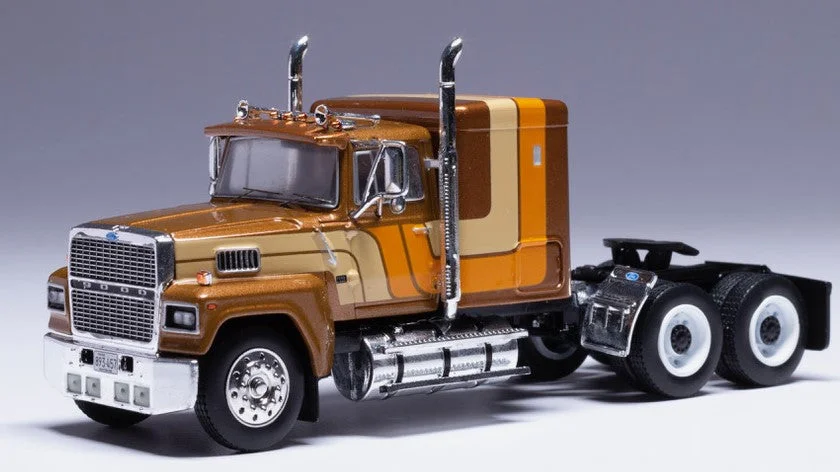 triplecrownmodelstore300065
