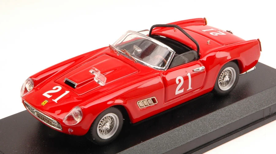 triplecrownmodelstore302005