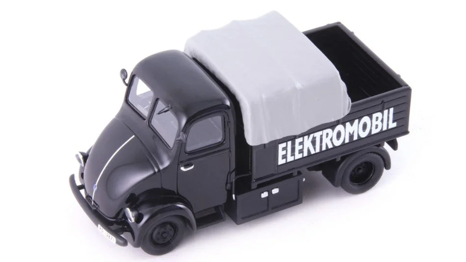 triplecrownmodelstore302884