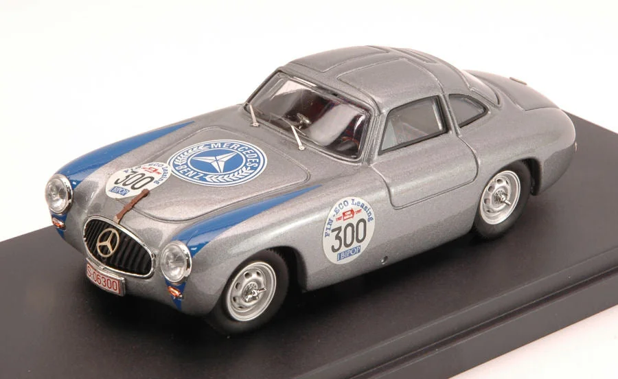 triplecrownmodelstore303137