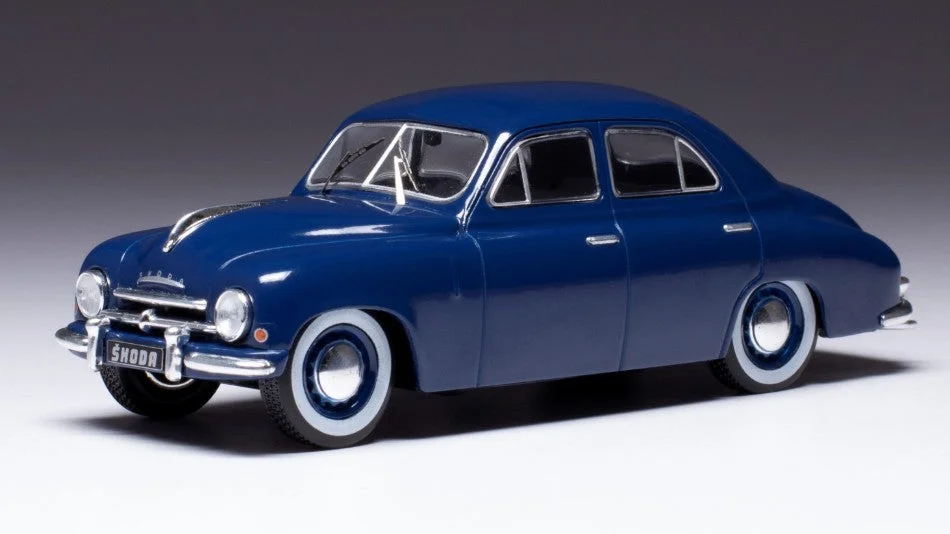 triplecrownmodelstore320850