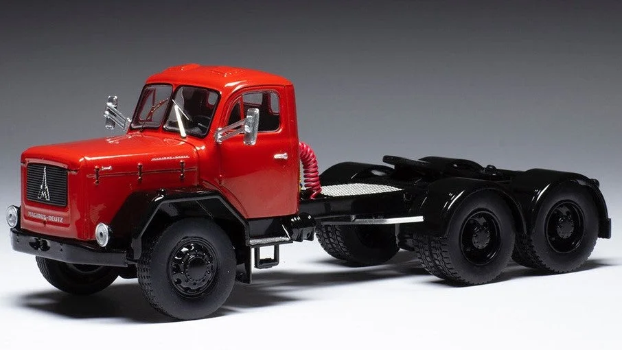 triplecrownmodelstore370219