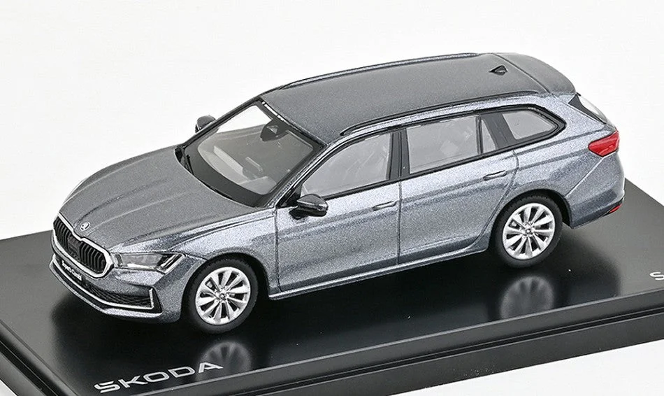 triplecrownmodelstore379059