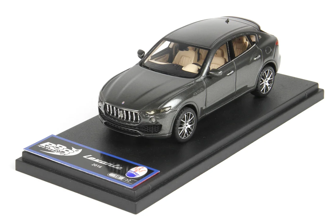 triplecrownmodelstore380028