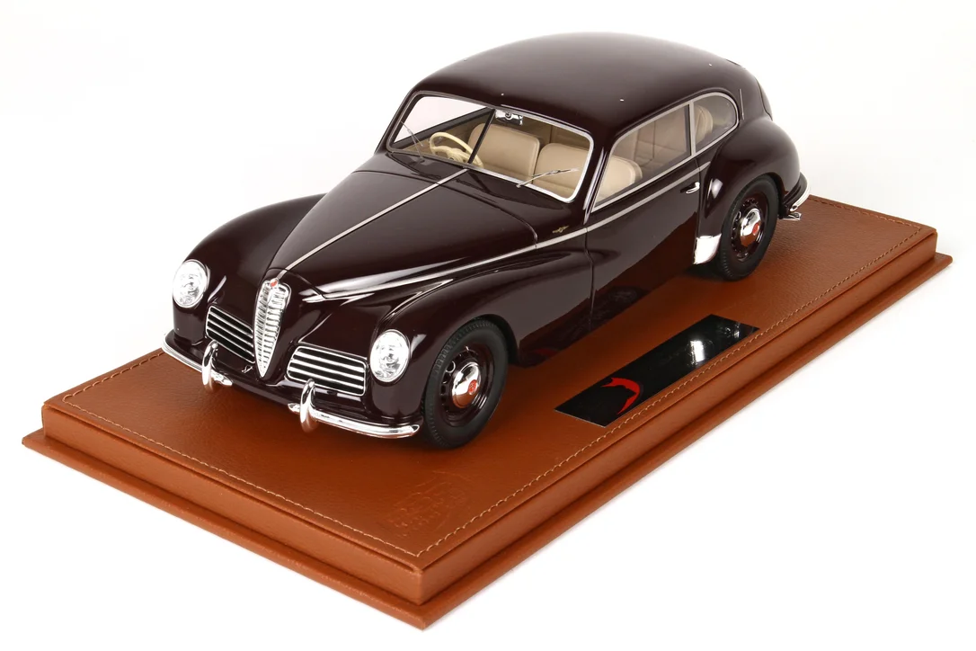 triplecrownmodelstore380031